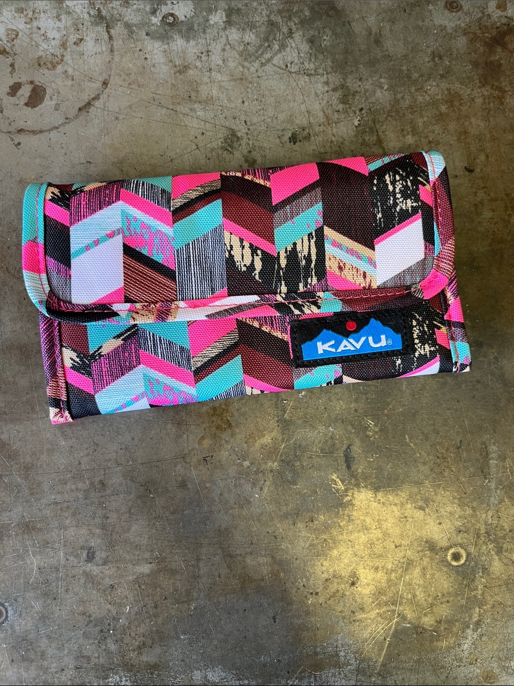 Kavu Chevron Print Mondo Spender Wallet
